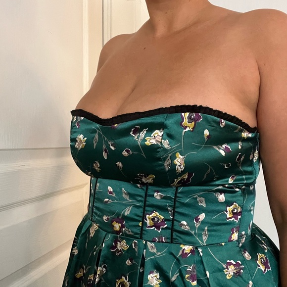 Green Dress - Picture 9 of 10